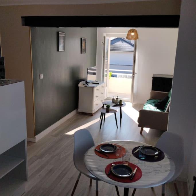 Appartement Verdoyant Au Bord Du Lac Leman Entre Evian Et Thonon Dans Une Villa アンフィオン・レ・バン エクステリア 写真
