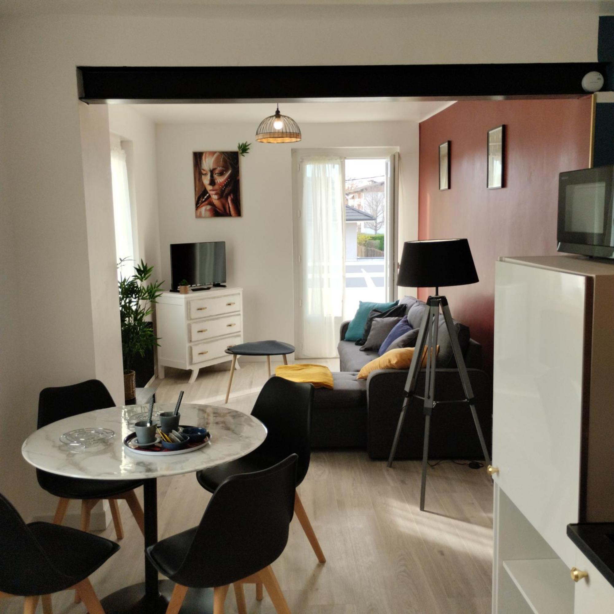 Appartement Verdoyant Au Bord Du Lac Leman Entre Evian Et Thonon Dans Une Villa アンフィオン・レ・バン エクステリア 写真