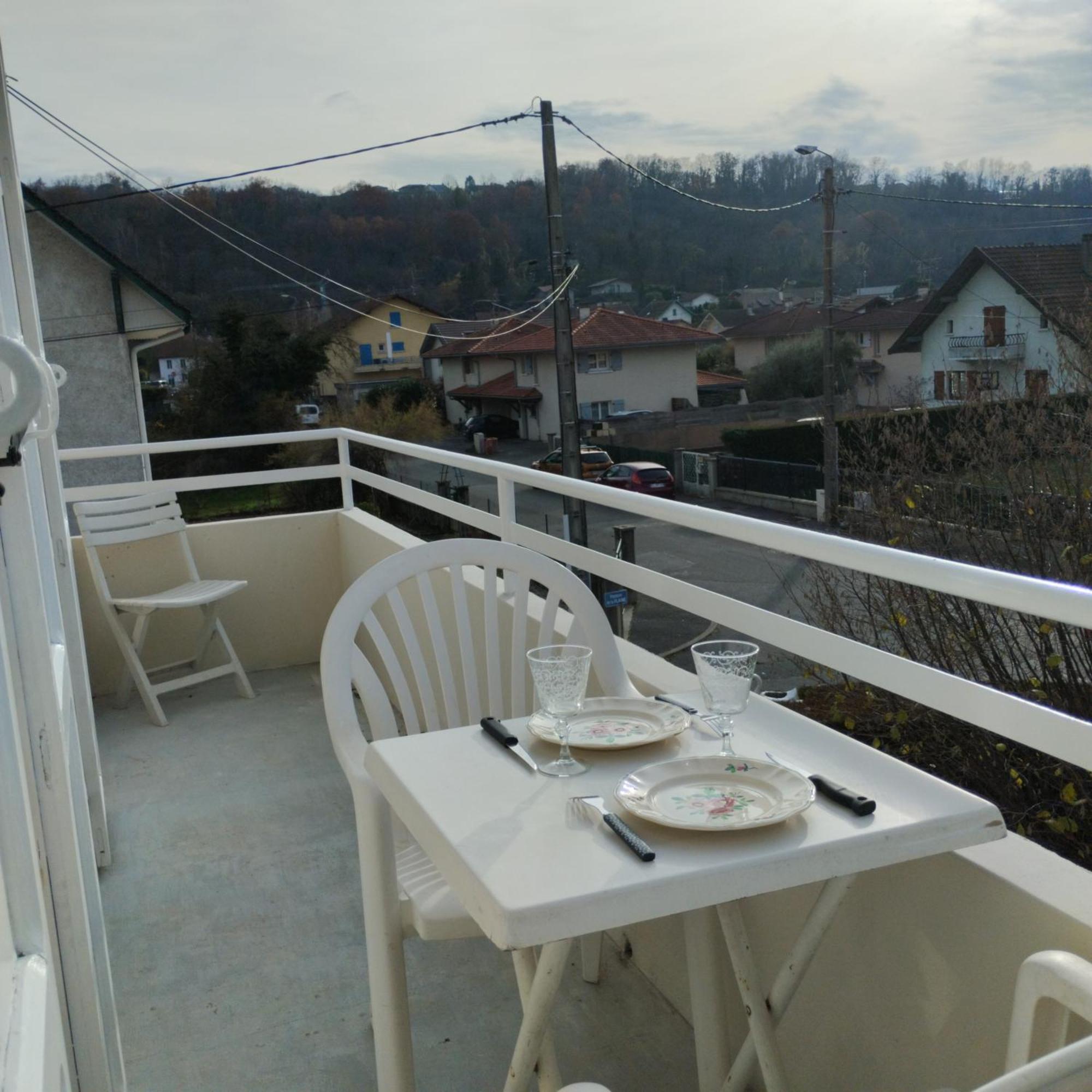 Appartement Verdoyant Au Bord Du Lac Leman Entre Evian Et Thonon Dans Une Villa アンフィオン・レ・バン エクステリア 写真