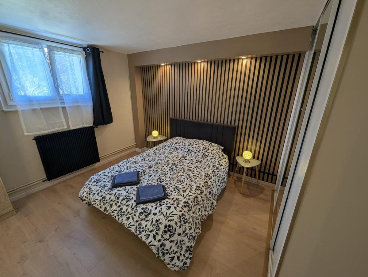 Appartement Verdoyant Au Bord Du Lac Leman Entre Evian Et Thonon Dans Une Villa アンフィオン・レ・バン 部屋 写真